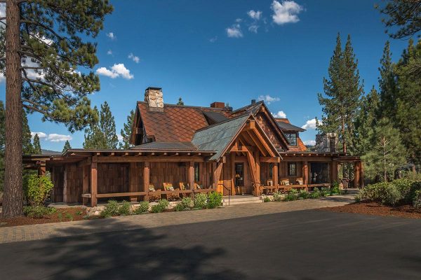 Lahontan The Lodge House Outside View